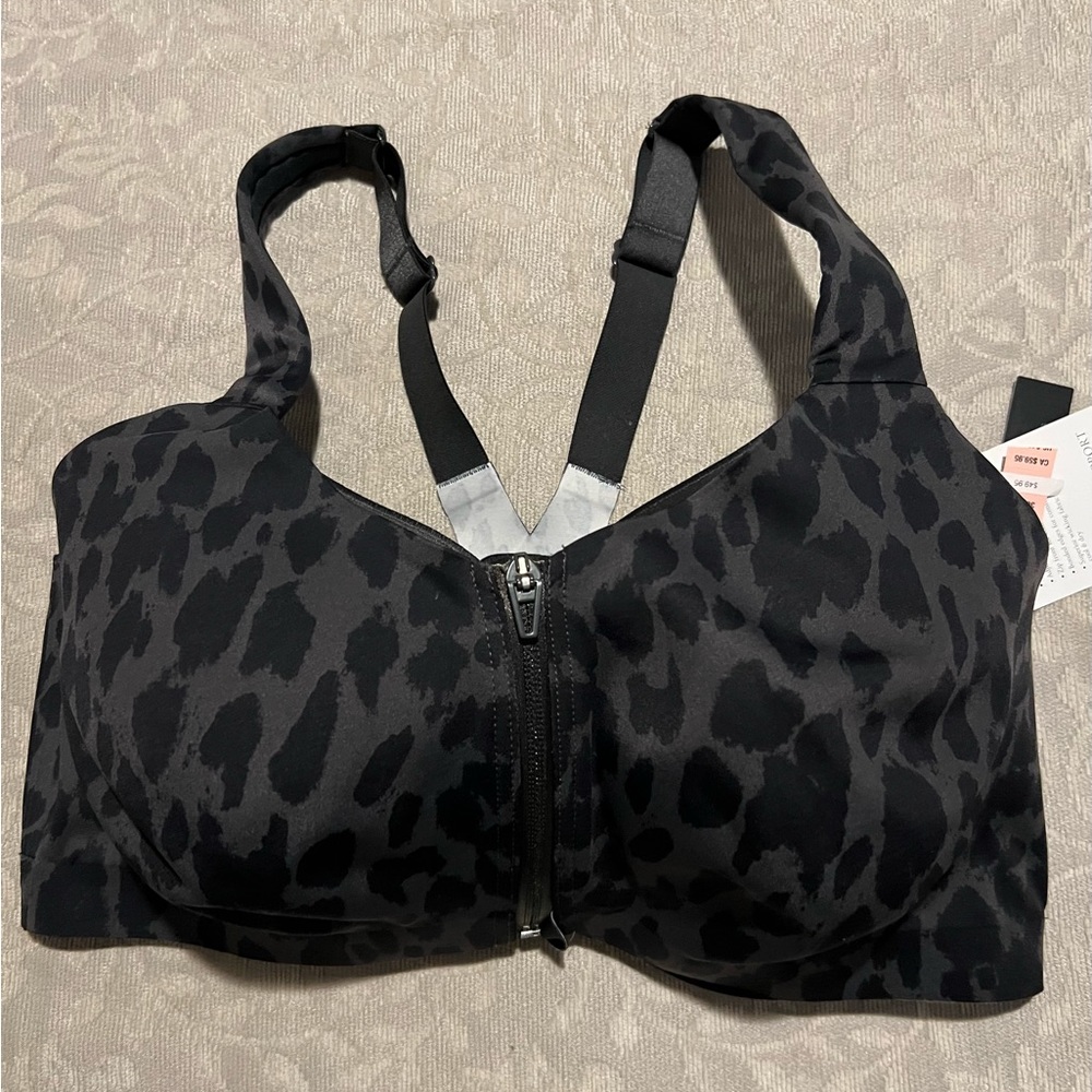 Knockout front-close sport bra
